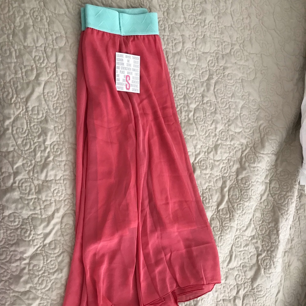 Selling this beautiful Lularoe Lola skirt